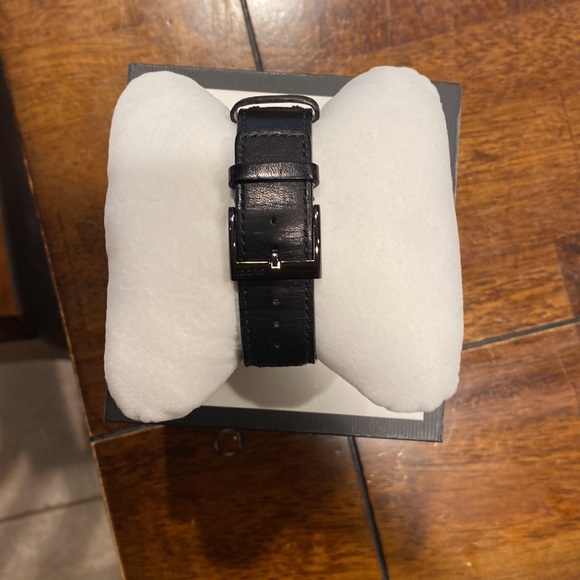 Gucci watch in good condition. Tiny scratch can barely see it. - Picture 3 of 4
